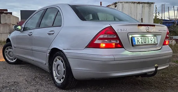 Mercedes-Benz C200 2001 photo 2