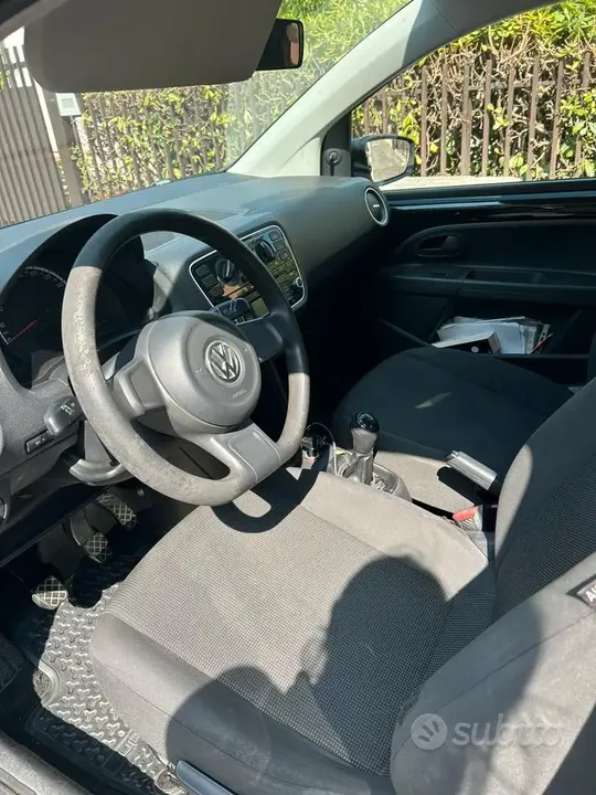 Volkswagen Up 2013 photo 3