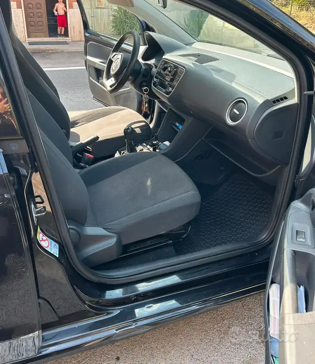 Volkswagen Up 2013 photo 5