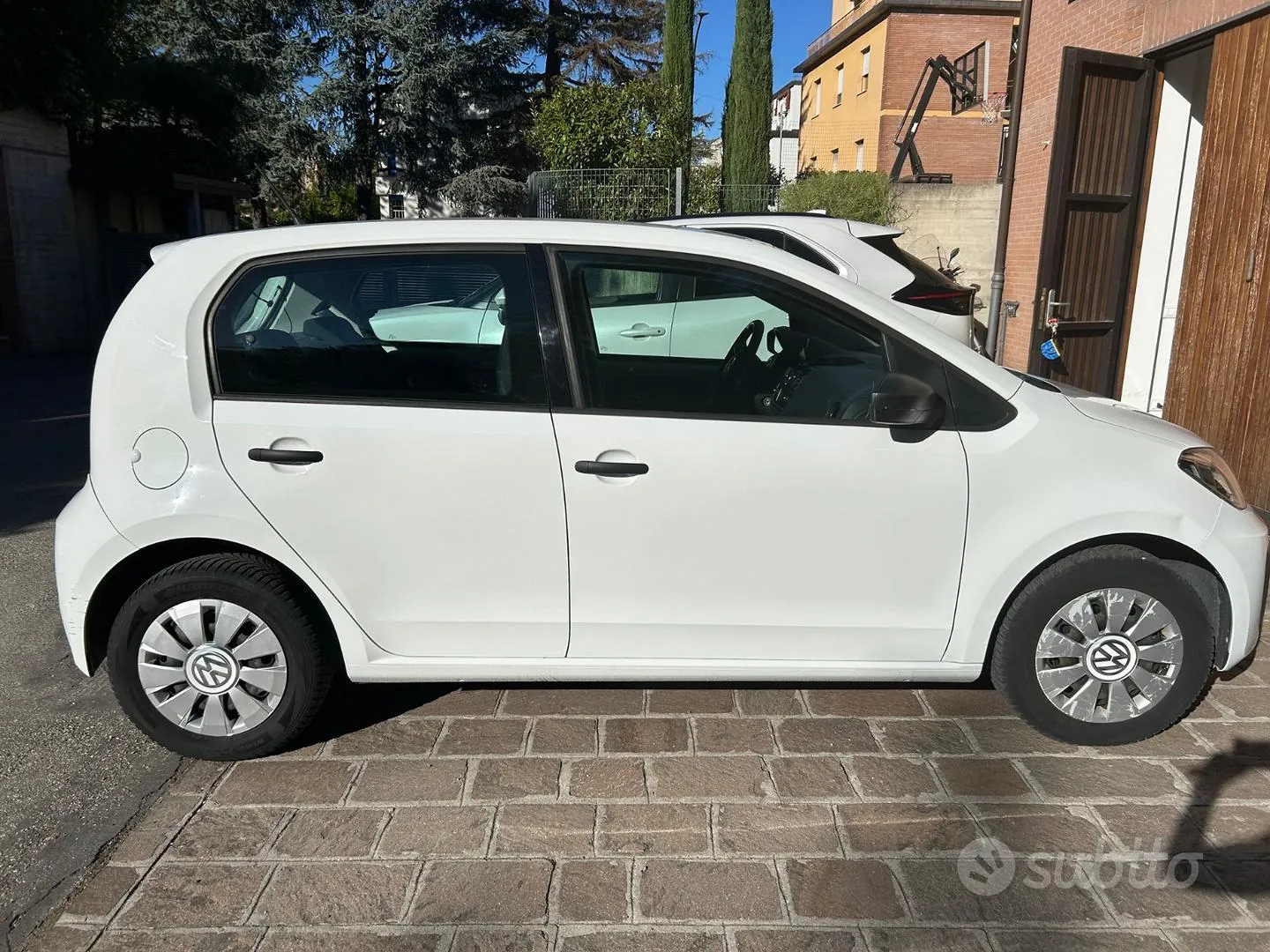 Volkswagen Up 2019 photo 2