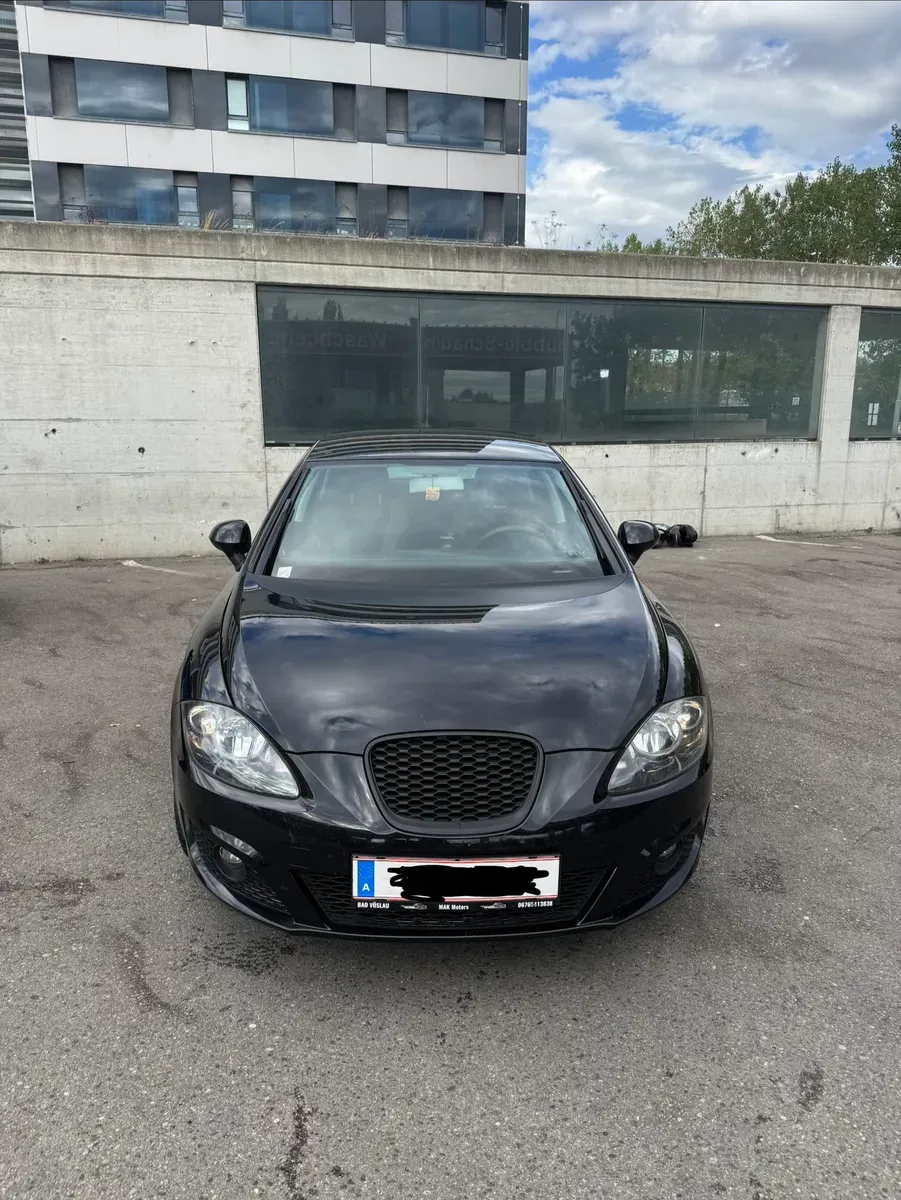 Seat Leon 2010 photo 2