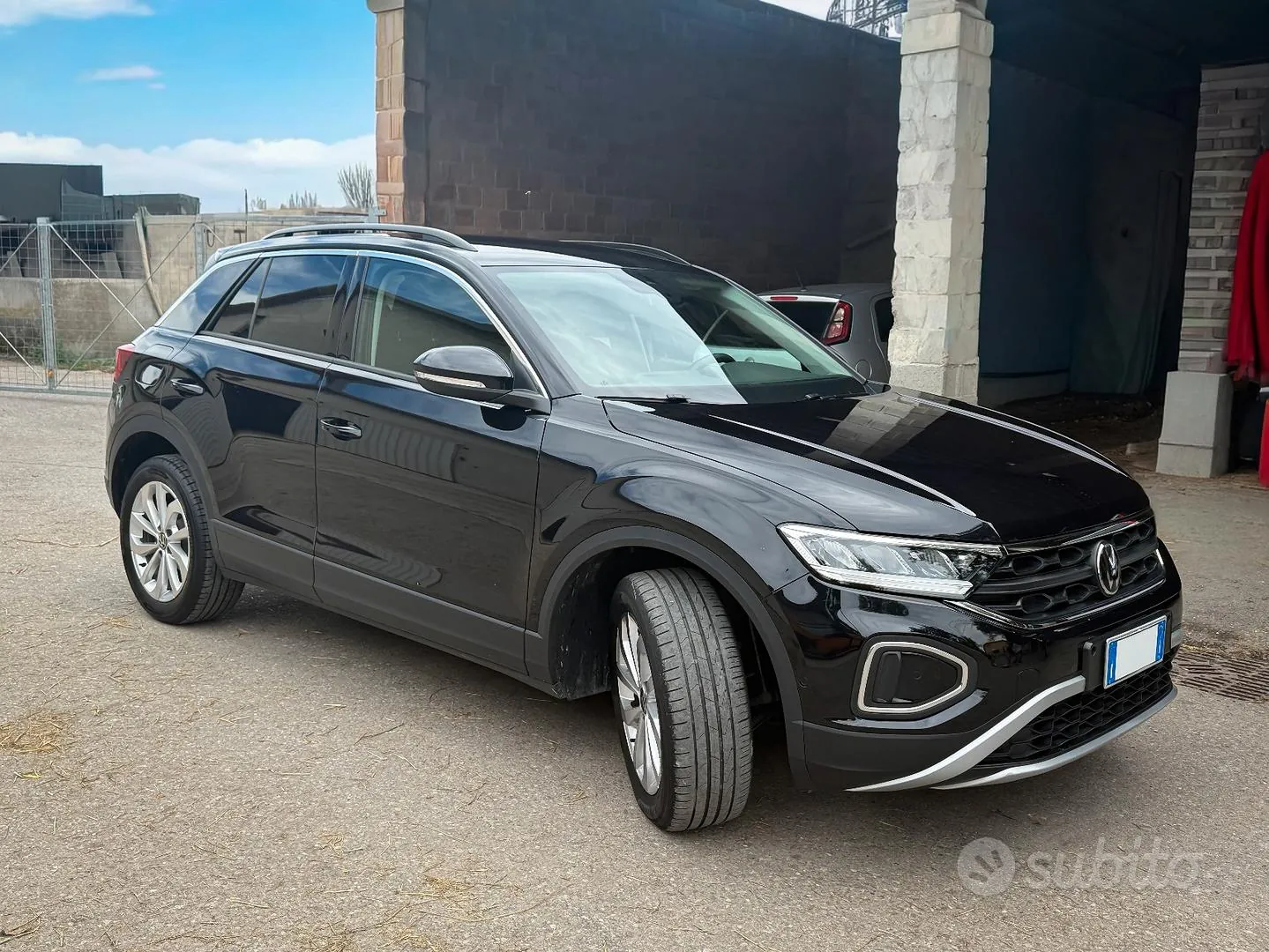 Volkswagen T-Roc 2024 photo 2