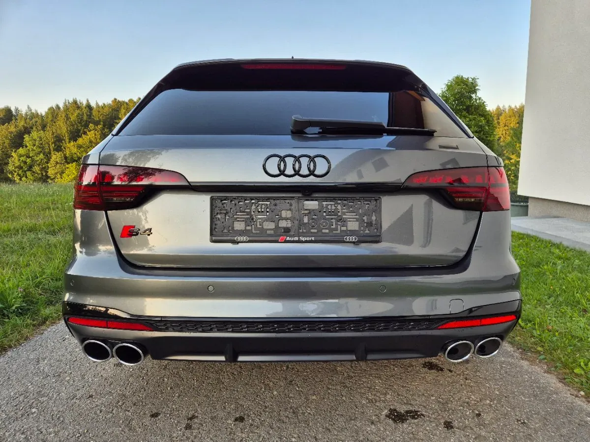 Audi A4 2021 photo 2