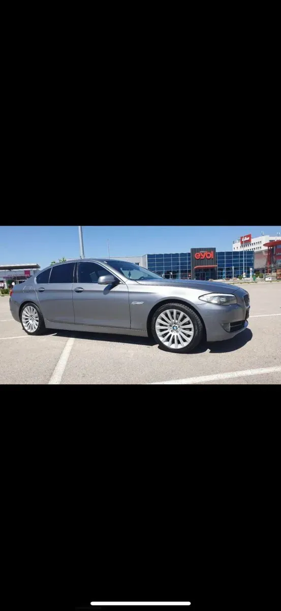 BMW 5 Series 2010 photo 2