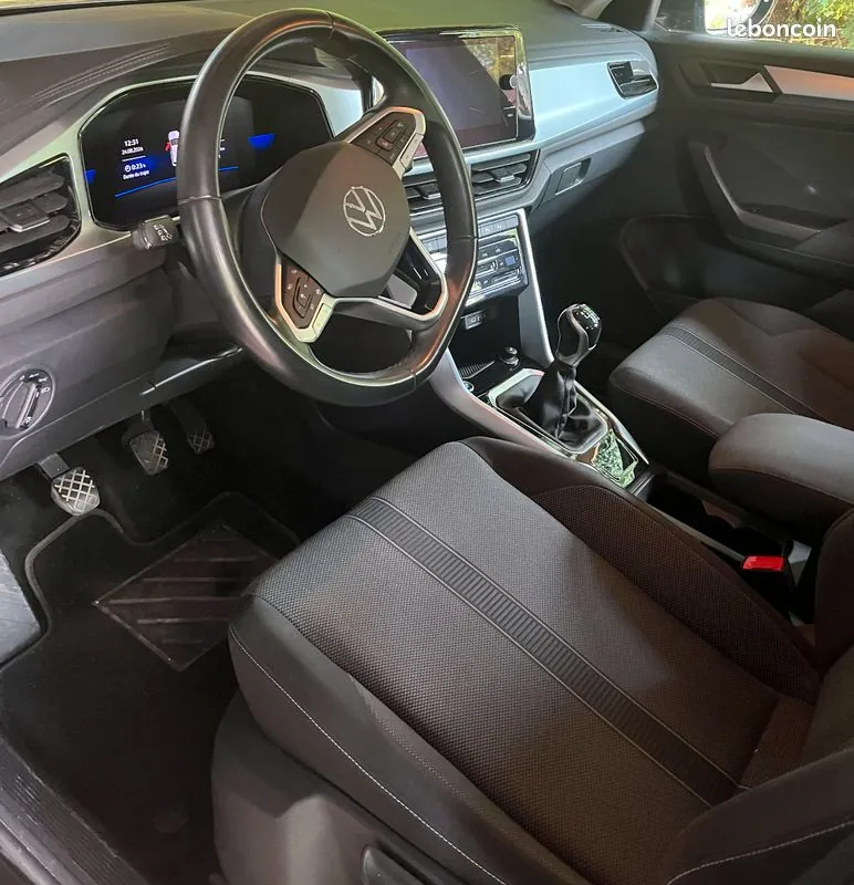 Volkswagen T-Roc 2023 photo 3
