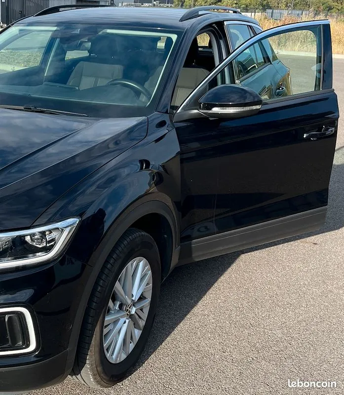 Volkswagen T-Roc 2023 photo 2