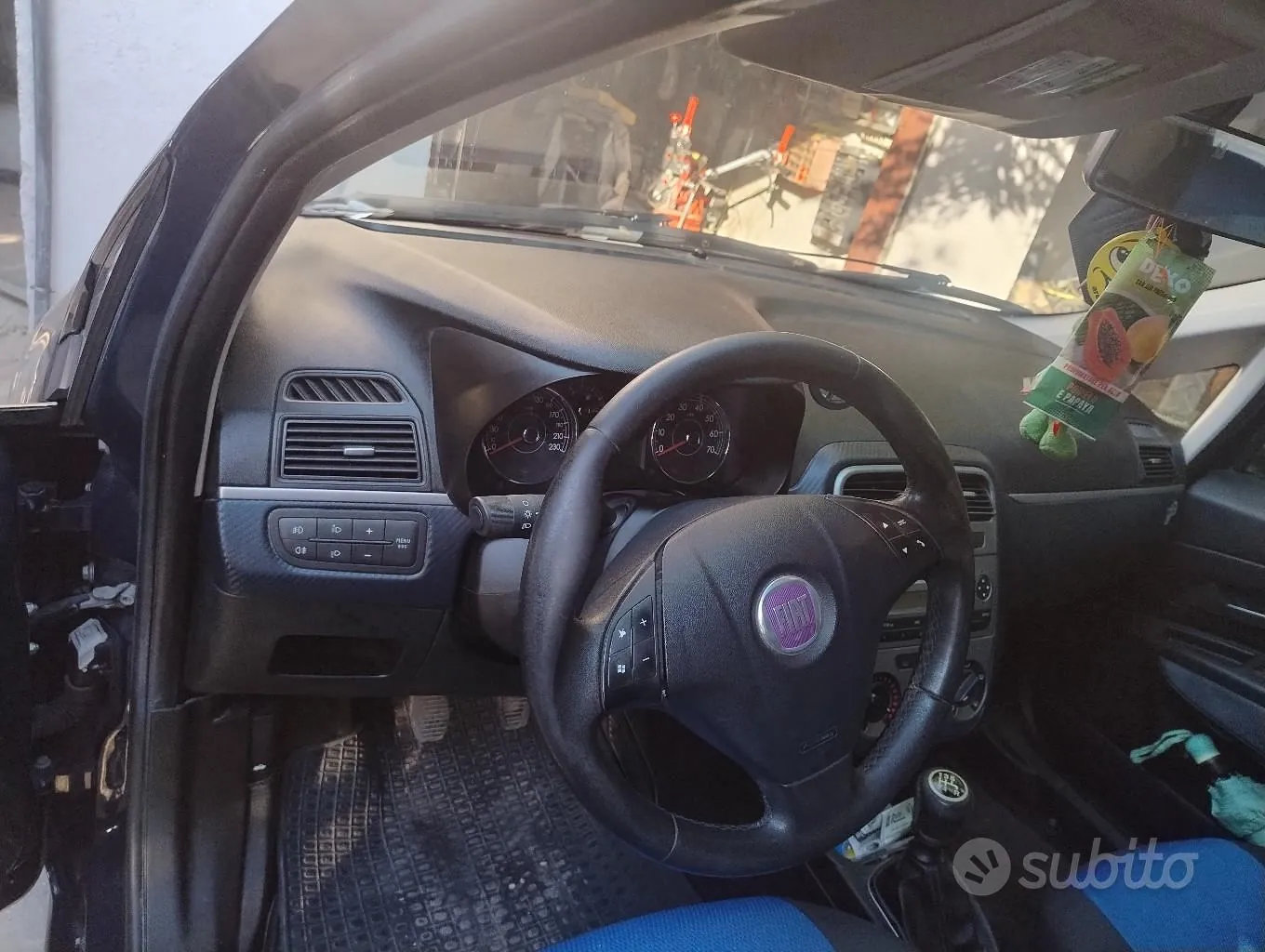 Fiat Grande Punto 2009 photo 2