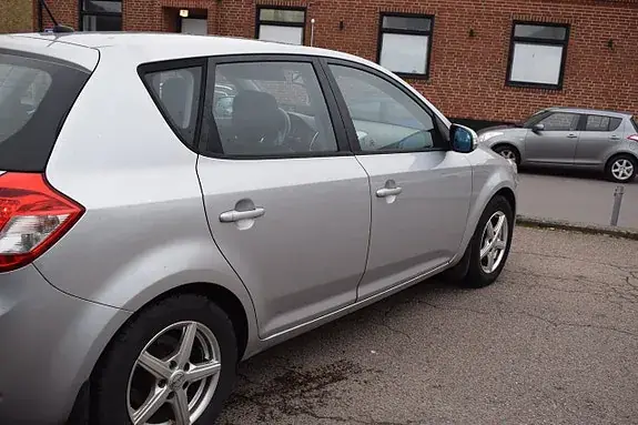 Kia Ceed 2010 photo 3