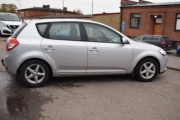 Kia Ceed 2010 photo 2