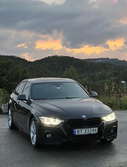 BMW 318D 2014 photo 2