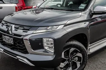Mitsubishi Pajero Sport 2026 photo 3