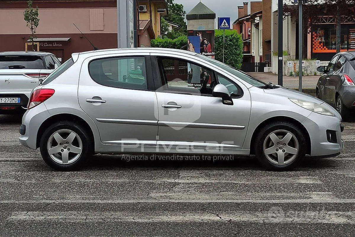 Peugeot 207 2012 photo 4