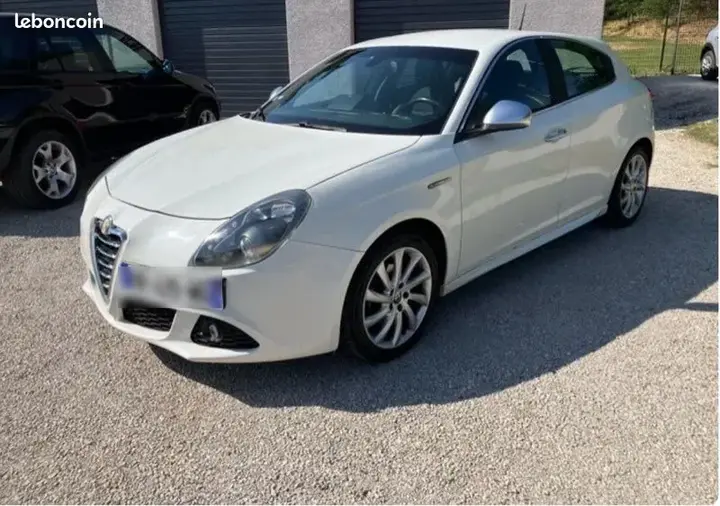 Alfa Romeo Giulietta 2010 photo 2