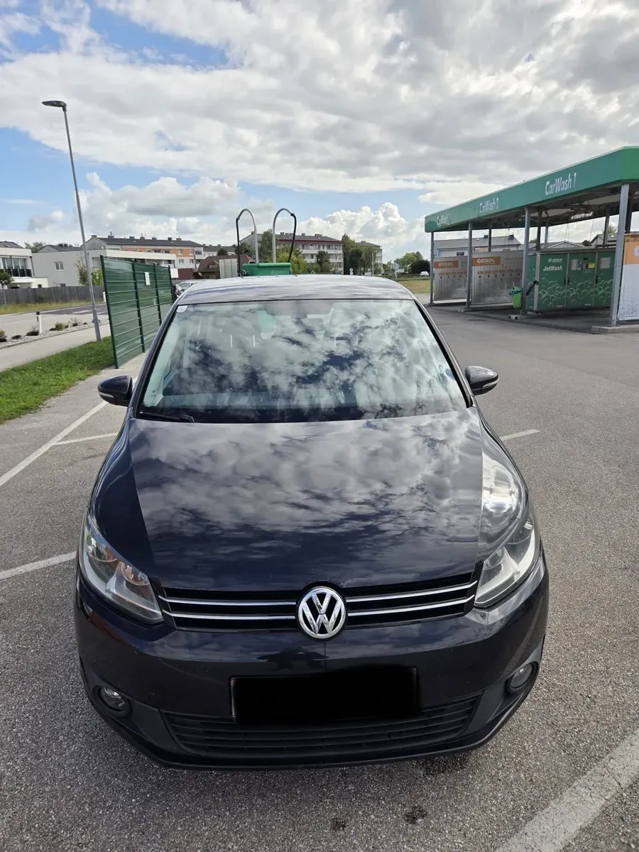Volkswagen Touran 2012 photo 3