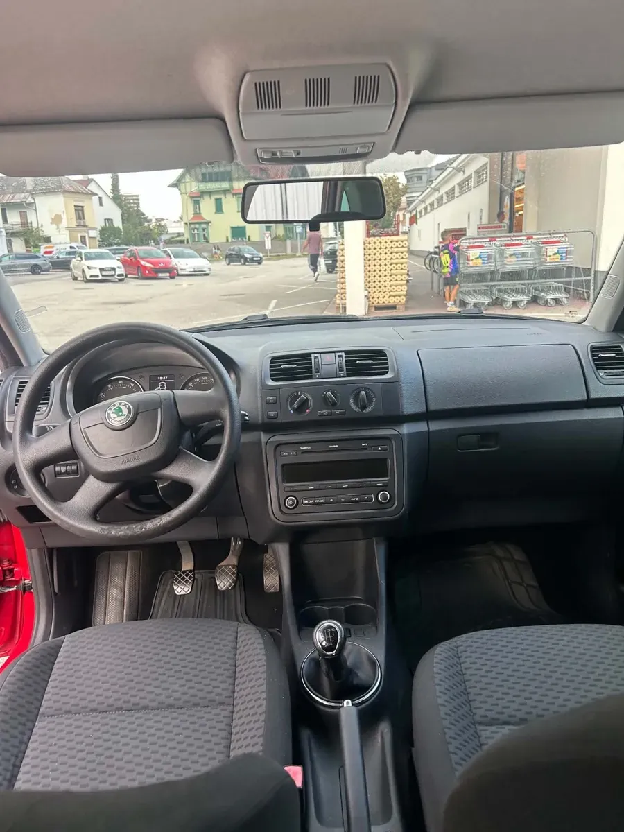 Skoda Fabia 2013 photo 2