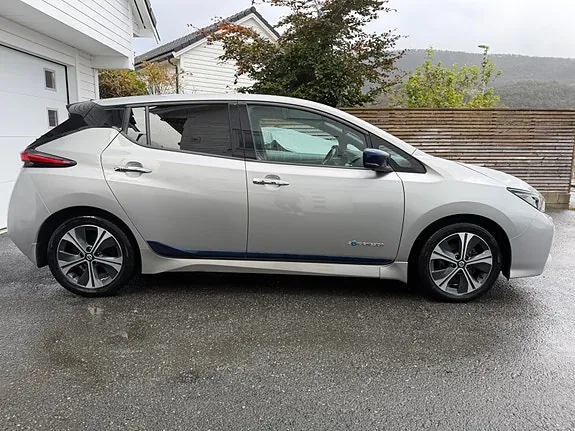 Nissan Leaf 2020 photo 2