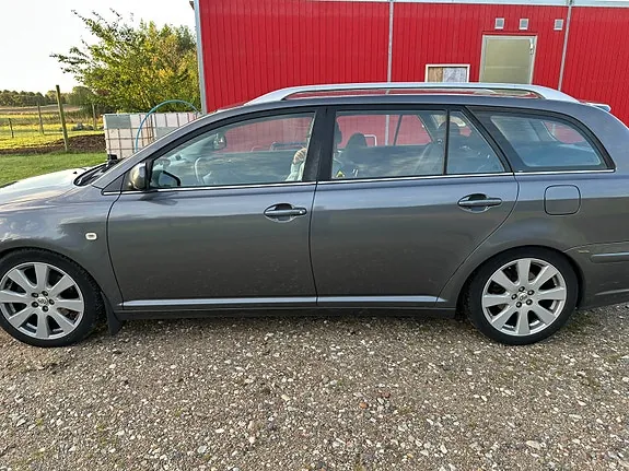 Toyota Avensis 2006 photo 4