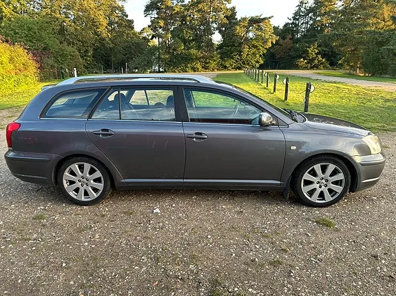 Toyota Avensis 2006 photo 2