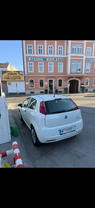 Fiat Punto 2011 photo 2