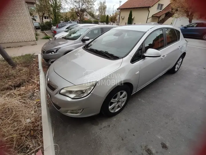 Opel Astra J