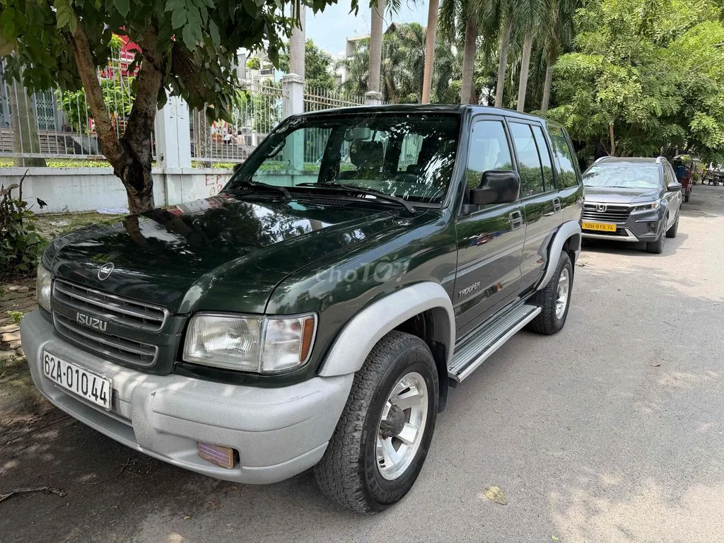 Isuzu Trooper 2002 photo 2