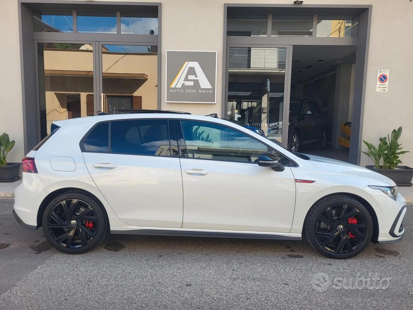 Volkswagen Golf Gti 2024 photo 2