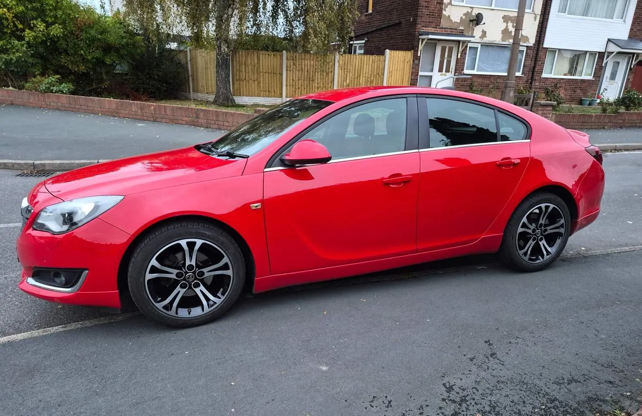 Vauxhall Insignia 2016 photo 2