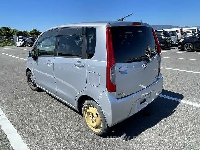 Daihatsu Move 2013 photo 3