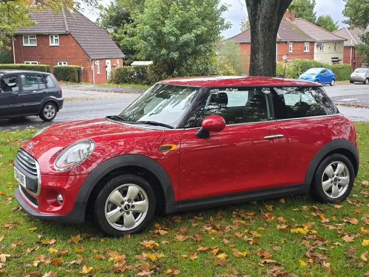 Mini Hatch 2014 photo 2