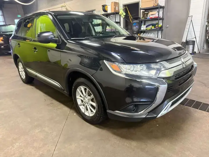 Mitsubishi Outlander 2019 photo 3