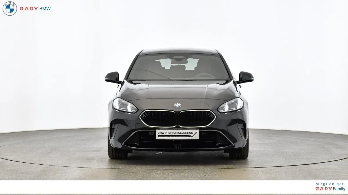 BMW 1 Series 2025 photo 2