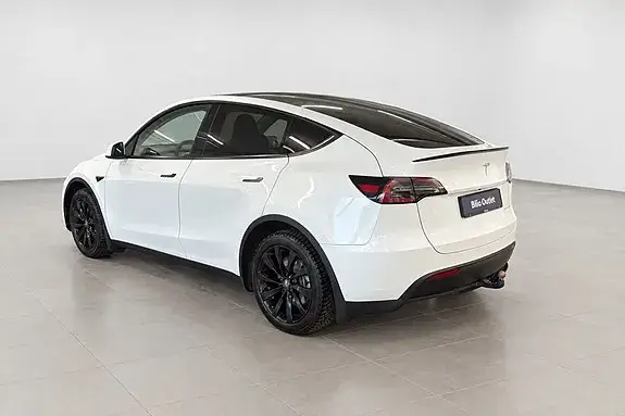 Tesla Model Y 2023 photo 2