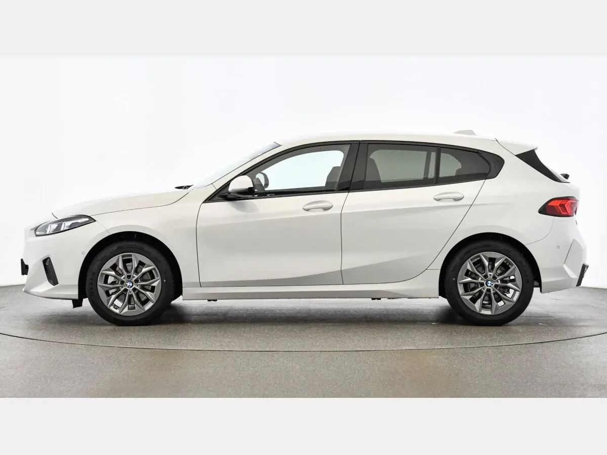 BMW 1 Series 2025 photo 3