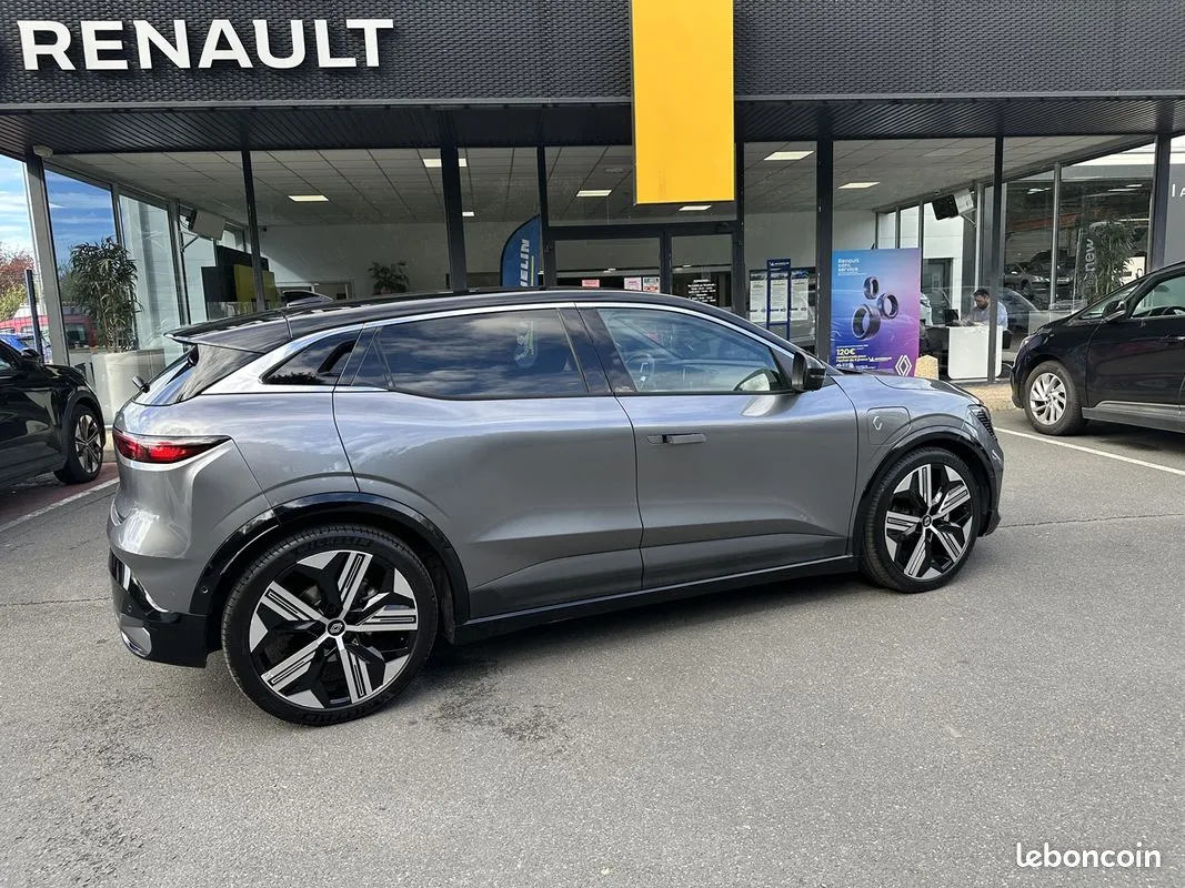 Renault Megane 2023 photo 2