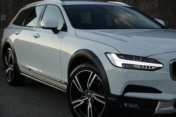 Volvo V90 Cross Country 2018 photo 2