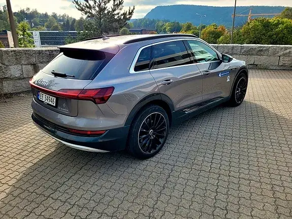 Audi E-Tron 2021 photo 2
