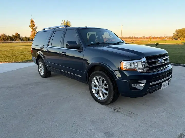 Ford Expedition 2017 photo 2