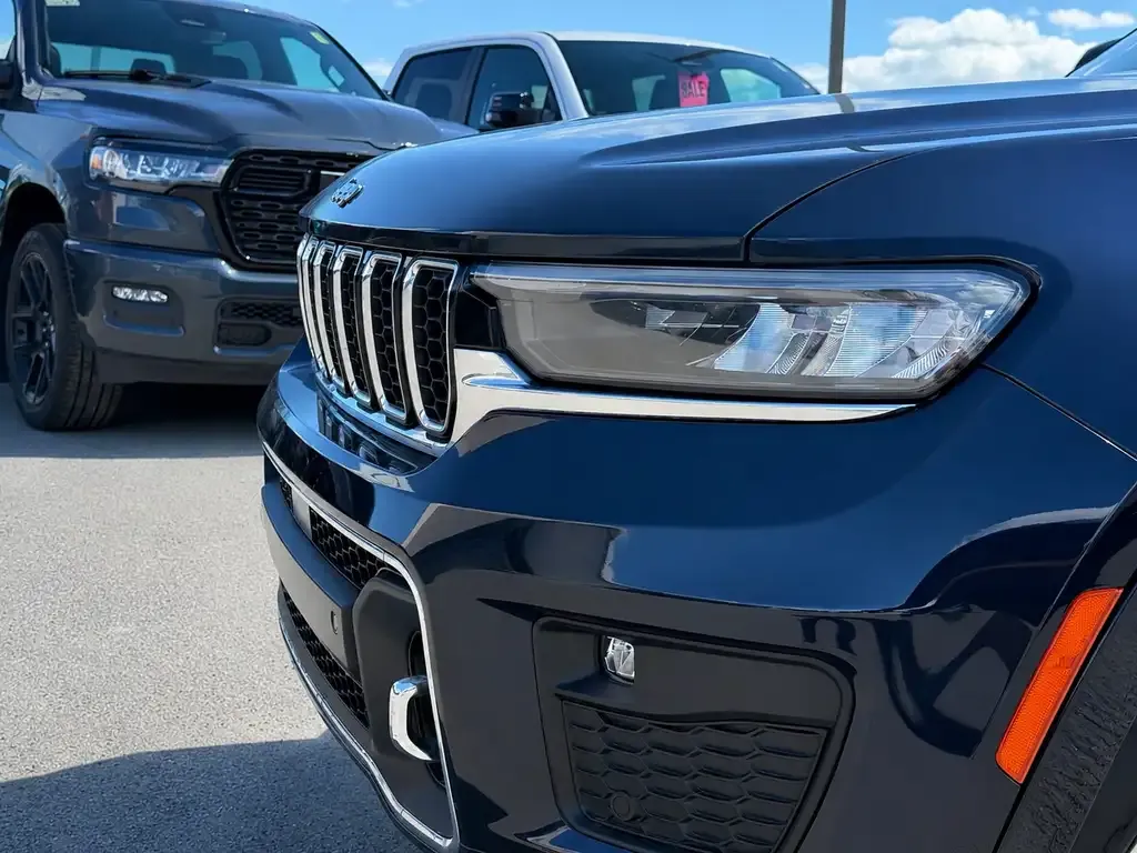 Jeep Grand Cherokee 2023 photo 2