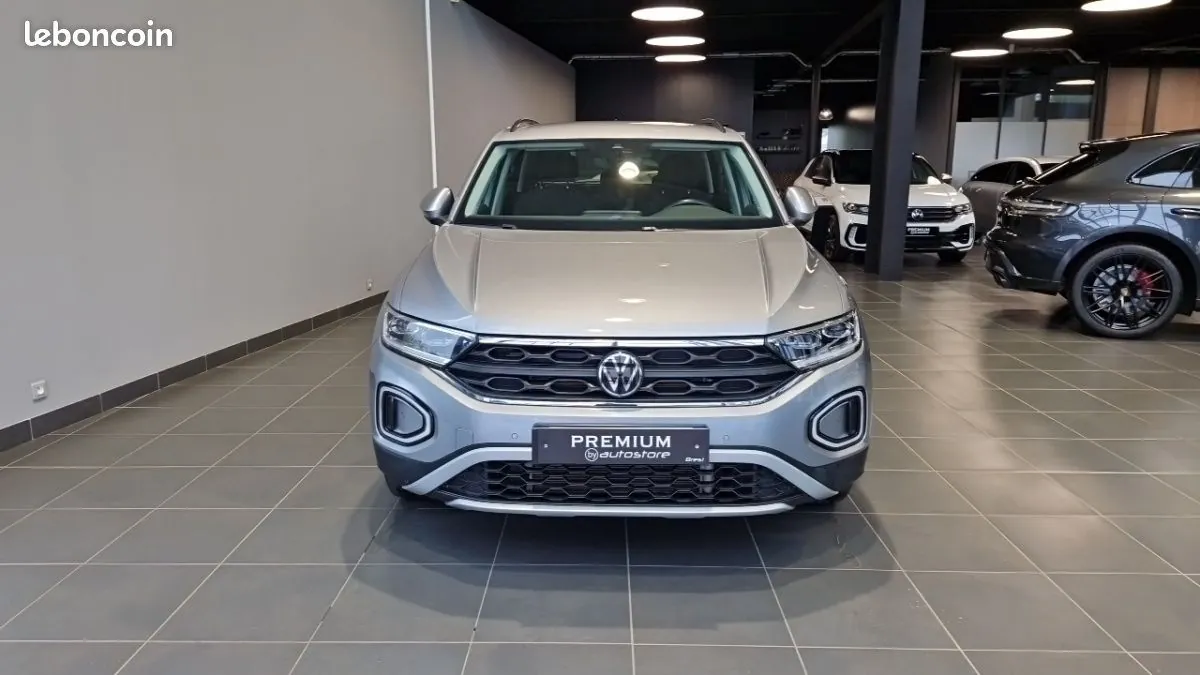 Volkswagen T-Roc 2022 photo 2