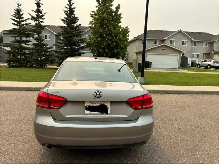 Volkswagen Passat 2013 photo 2