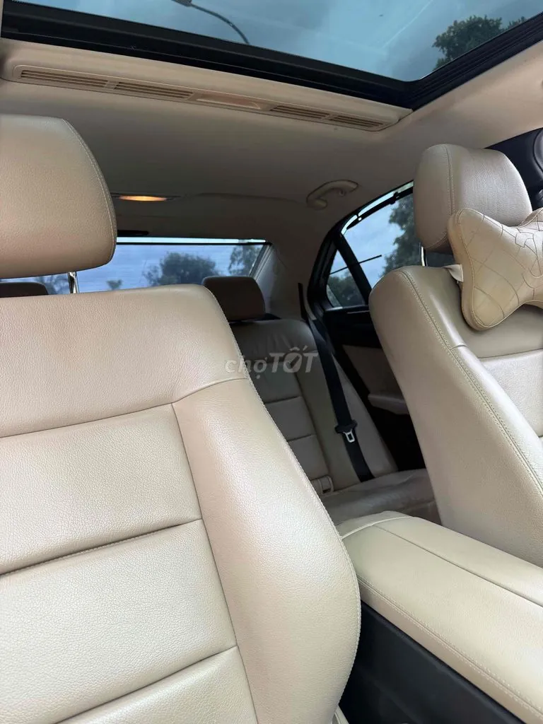 Mercedes-Benz E-Class 2012 photo 4