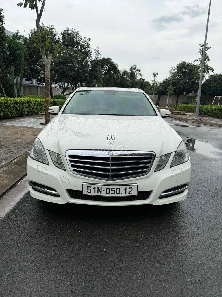 Mercedes-Benz E-Class 2012 photo 2