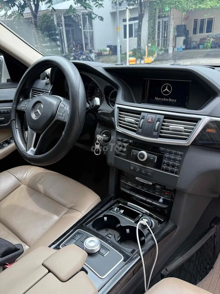 Mercedes-Benz E-Class 2012 photo 5