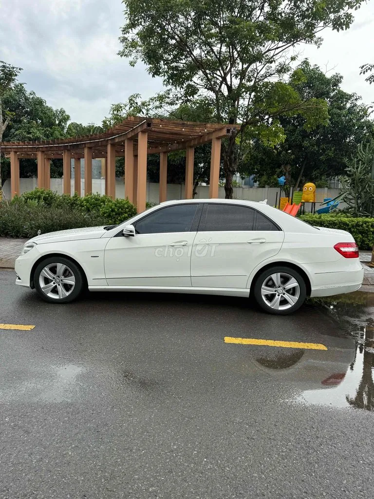 Mercedes-Benz E-Class 2012 photo 3