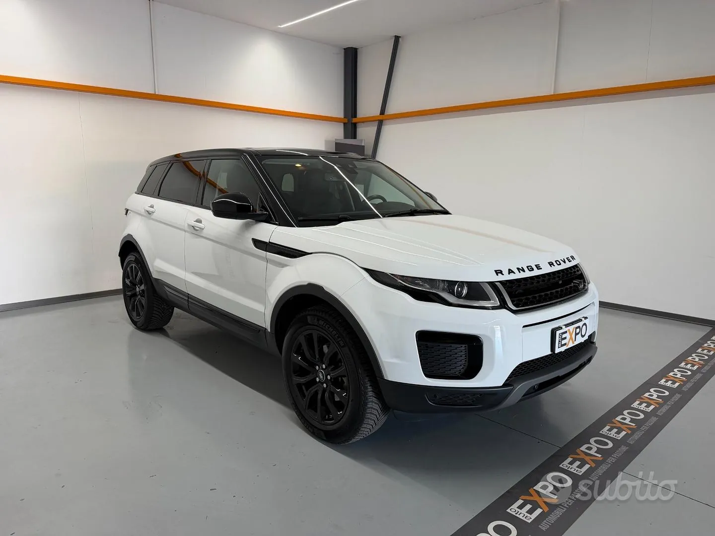 Land Rover Range Rover Evoque 2019 photo 2