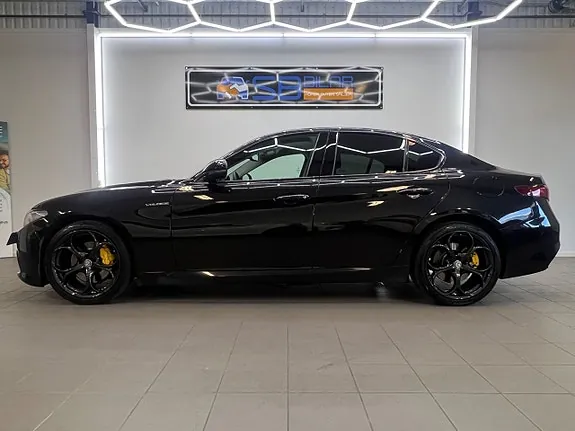 Alfa Romeo Giulia 2017 photo 2
