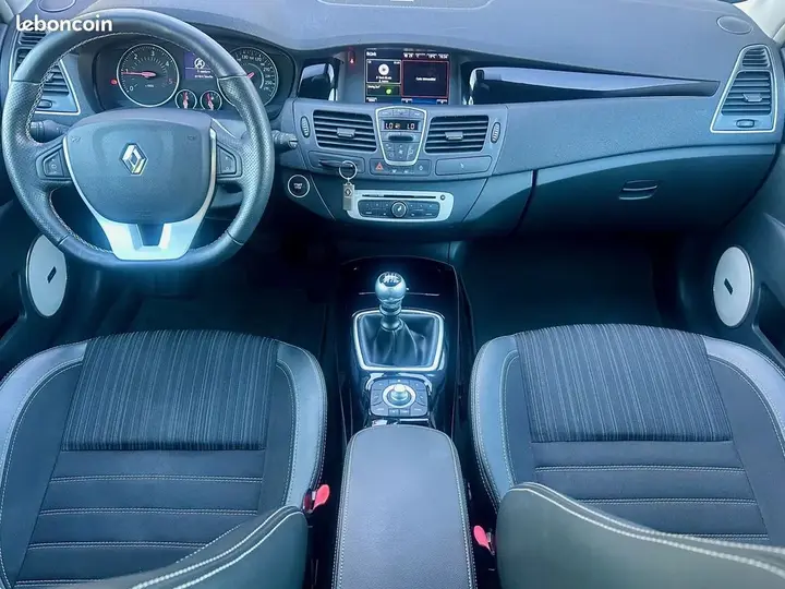 Renault Laguna 2014 photo 5
