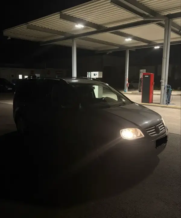 Volkswagen Touran 2005 photo 2
