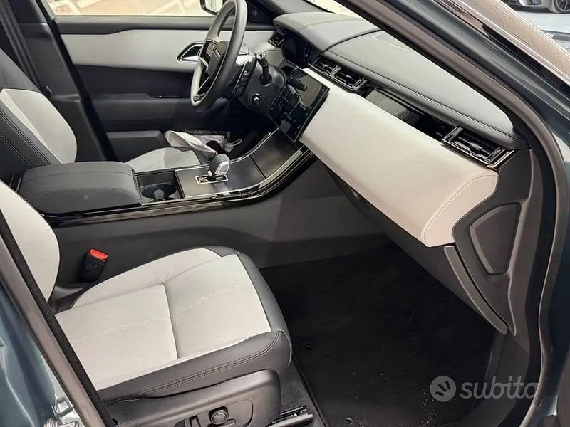 Land Rover Range Rover Velar 2025 photo 3