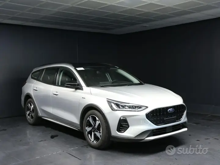 Ford Focus 2023 photo 3